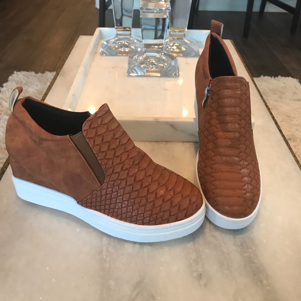 Wedge Sneaker NEW